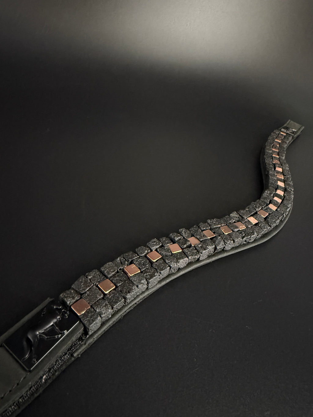 Ára Curve Lava Hämatit Cube - Sofort Verfügbar